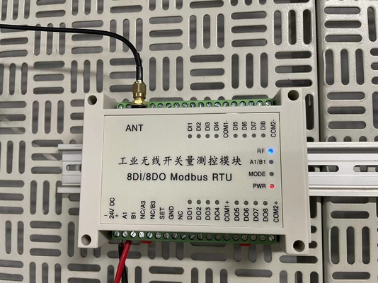 8つのチャネルのModbus無線I OのコントローラーRTU 8DI8DO 2km Lora 433MHz