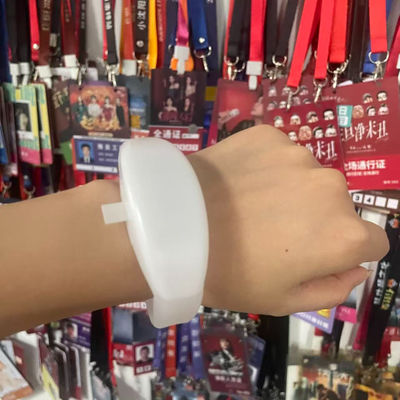 シリコンデザインのリモコン制御LEDブレスレットで15色とライトモードのためのDMXワイヤレスコントローラ