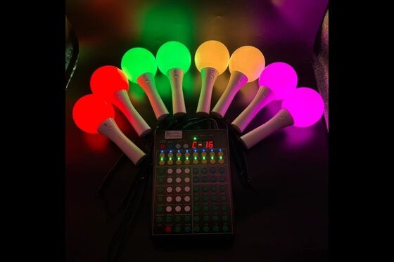 コンサートや数日間のリハーサルで使用される充電式LEDボールスティックのワイヤレス制御を提供するDMXワイヤレスコントローラー
