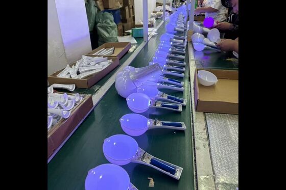 コンサートや数日間のリハーサルで使用される充電式LEDボールスティックのワイヤレス制御を提供するDMXワイヤレスコントローラー